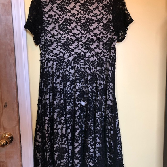 Torrid Lacy dress - Picture 3 of 4